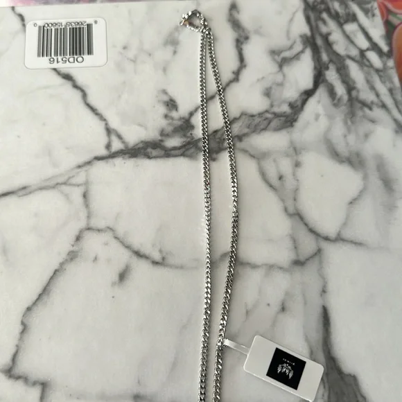 Silver chain 18 inch with pendant - Picture 2 of 4